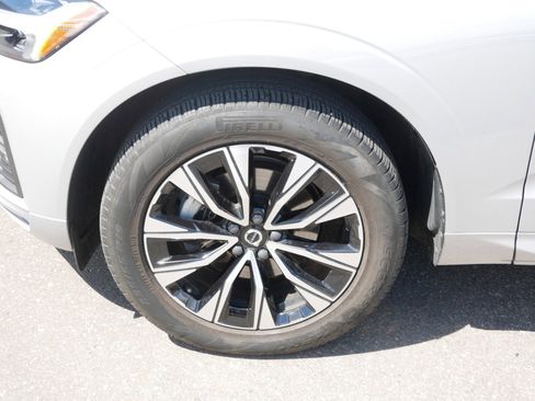 Used 2023 Volvo XC60 B5 Core w/ Climate Package AWD/4WD image 9