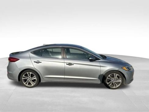 Used 2017 Hyundai Elantra Limited FWD image 2