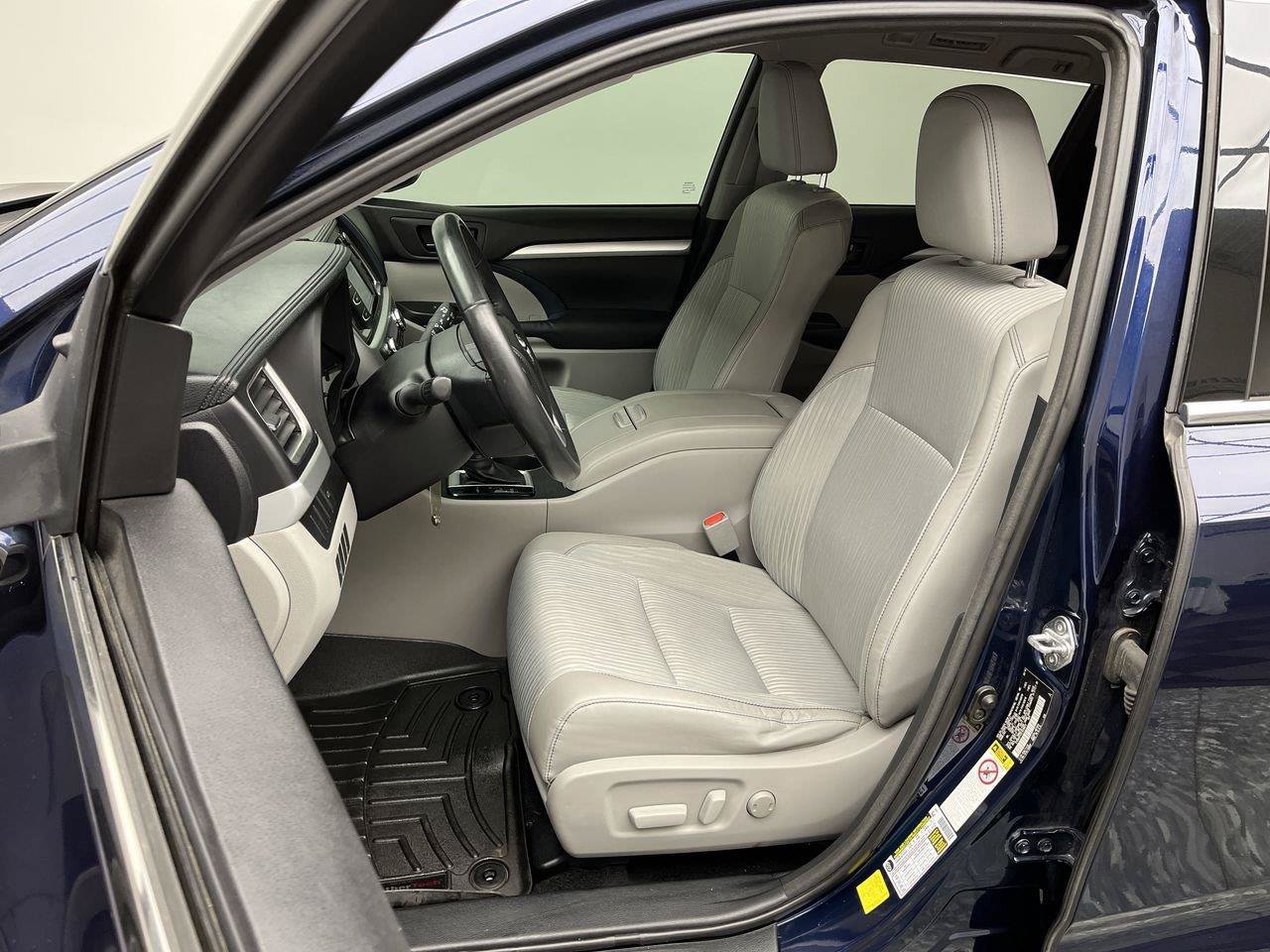 Used 2014 Toyota Highlander Plus AWD/4WD image 8