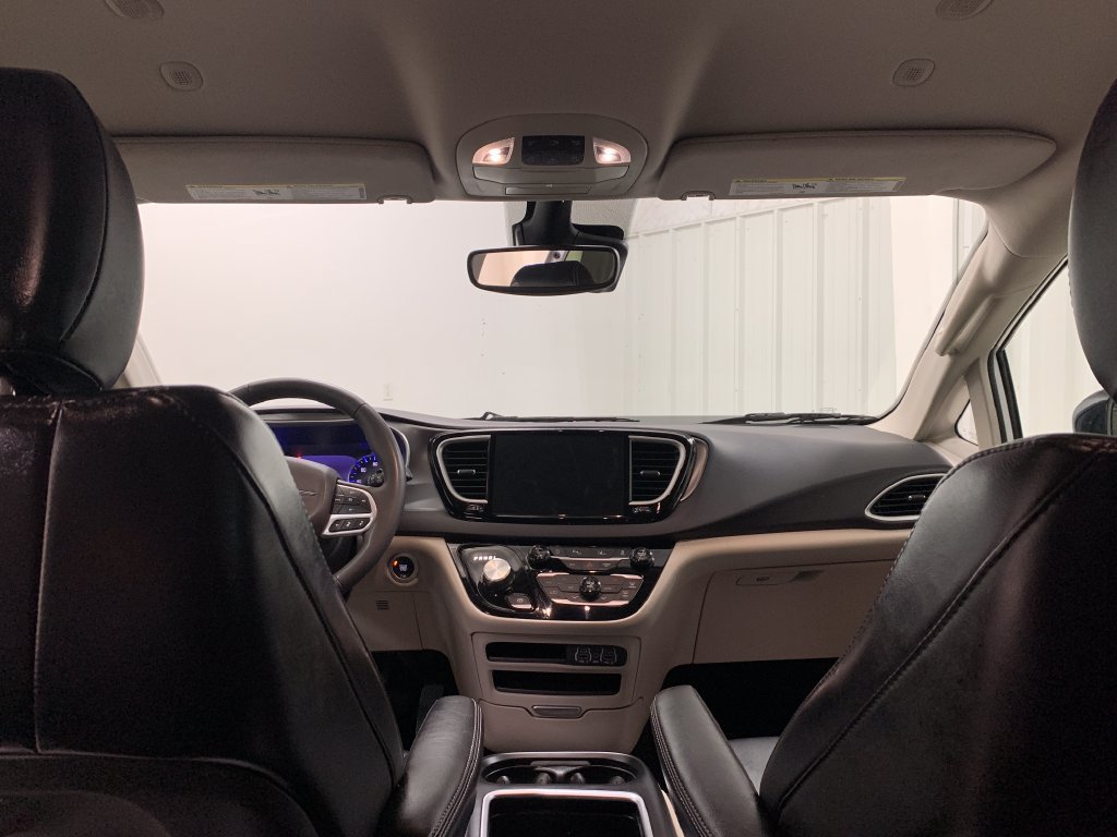 Used 2024 Chrysler Pacifica Touring-L FWD image 23