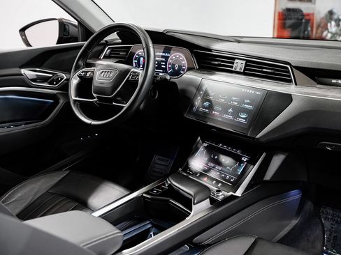 Used 2021 Audi e-tron Premium Plus w/ Premium Plus Package AWD/4WD image 29