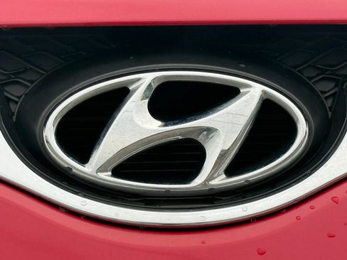 Used 2013 Hyundai Veloster w/ Style Pkg FWD image 33