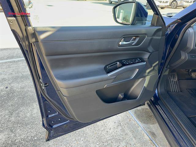 Used 2025 Nissan Pathfinder SL FWD image 27