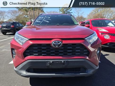 Used 2021 Toyota RAV4 XLE Premium image 2