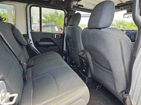Used 2024 Jeep Wrangler Unlimited Sahara AWD/4WD image 14