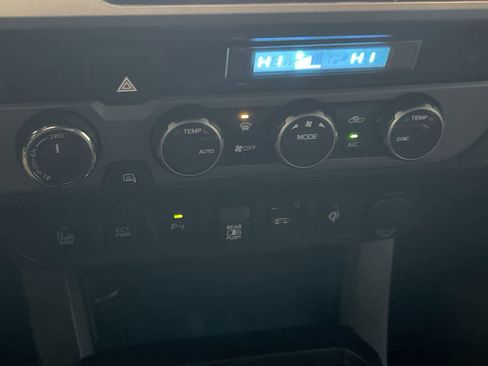 Used 2021 Toyota Tacoma TRD Sport w/ Technology Package image 19