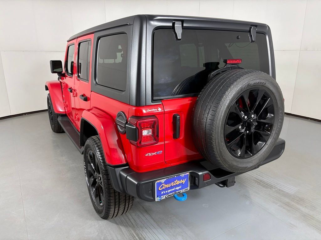 Used 2022 Jeep Wrangler Unlimited Sahara w/ Cold Weather Group AWD/4WD image 6