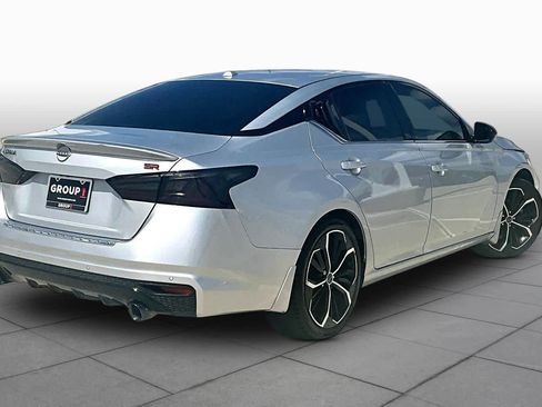 Used 2023 Nissan Altima 2.5 SR FWD image 12
