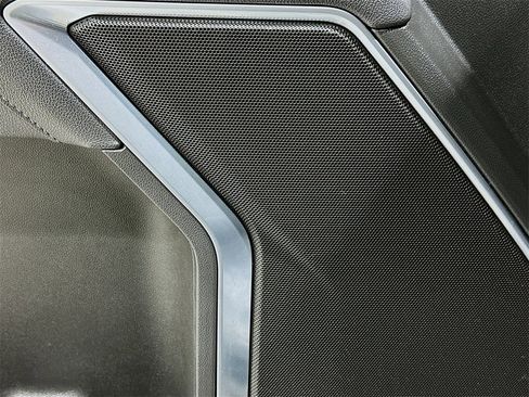 Used 2025 GMC Sierra 2500 SLE w/ Preferred Package image 19