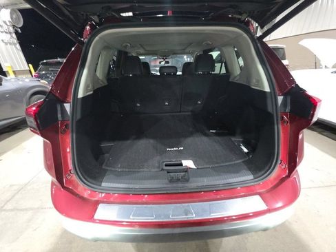 Used 2025 Nissan Rogue SV w/ SV Premium Package FWD image 41