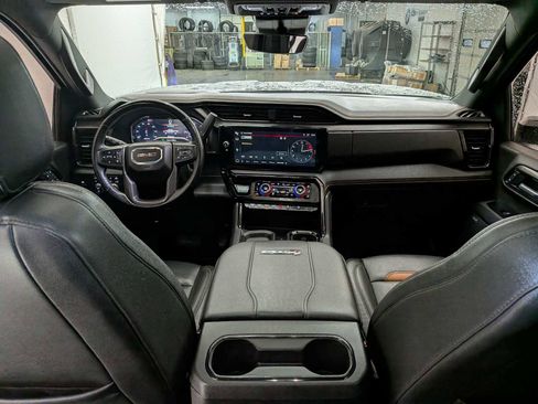 Used 2025 GMC Sierra 3500 AT4 w/ AT4 Premium Plus Package image 17