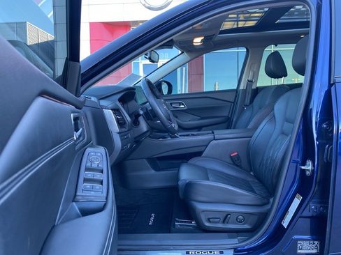 Used 2024 Nissan Rogue Platinum w/ Platinum Premium Package image 13