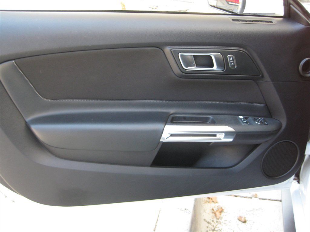 Used 2019 Ford Mustang Coupe RWD image 10
