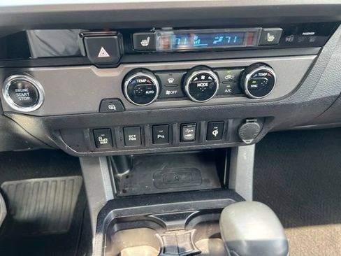 Used 2017 Toyota Tacoma TRD Off-Road w/ Premium & Technology Package RWD image 36