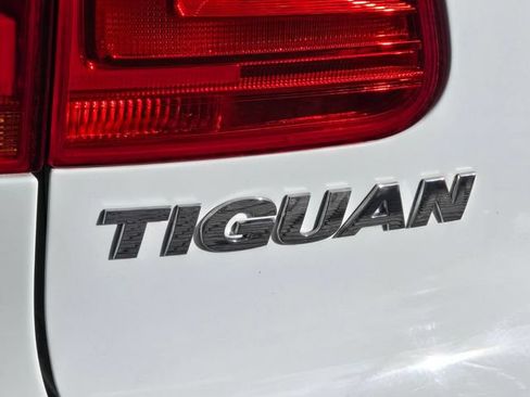 Used 2015 Volkswagen Tiguan S FWD image 11