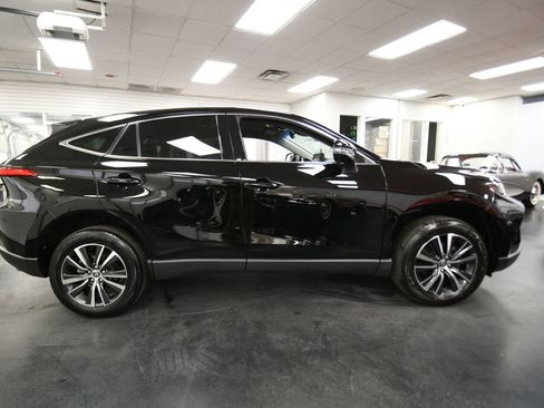 Used 2022 Toyota Venza LE image 8