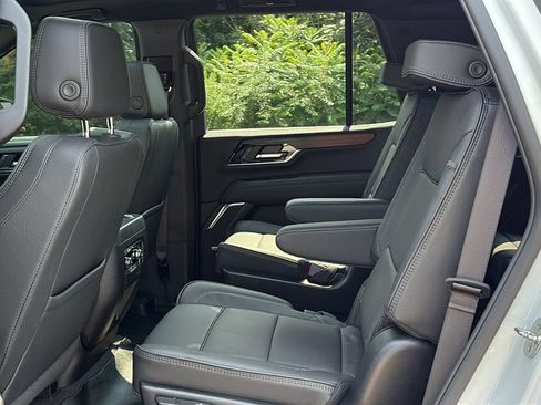 Used 2025 GMC Yukon Denali w/ Sun & Power Step Package AWD/4WD image 23