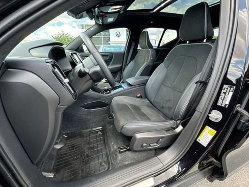 Used 2023 Volvo XC40 Recharge Ultimate w/ Protection Package Premier AWD/4WD image 19