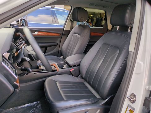 Used 2023 Audi Q5 Premium w/ Convenience Package AWD/4WD image 30