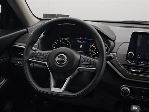 Used 2024 Nissan Altima 2.5 SV image 18