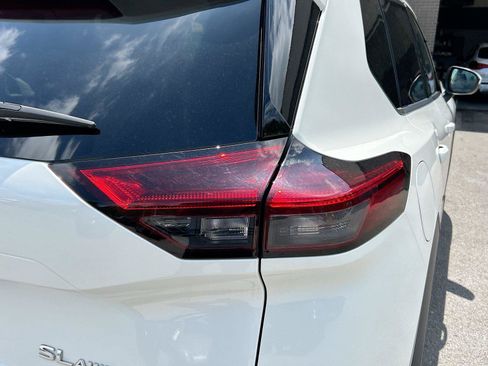 Used 2023 Nissan Rogue SL AWD/4WD image 11