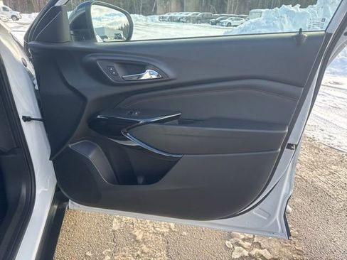 New 2026 Chevrolet Trax RS w/ Sunroof Package image 33
