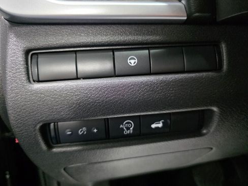Used 2025 Nissan Rogue Platinum AWD/4WD image 17
