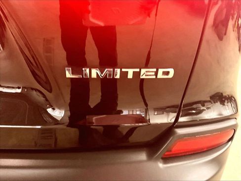 Used 2021 Jeep Cherokee Limited image 27