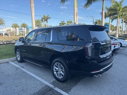 Used 2025 Chevrolet Suburban Premier image 4