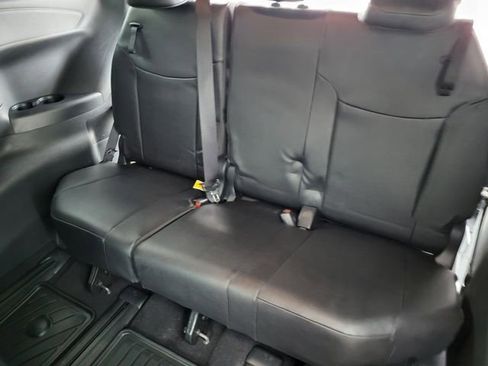 Used 2025 Toyota Sienna Limited image 23