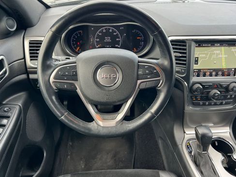 Used 2018 Jeep Grand Cherokee Altitude image 16