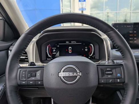 Used 2025 Nissan Rogue SL AWD/4WD image 22