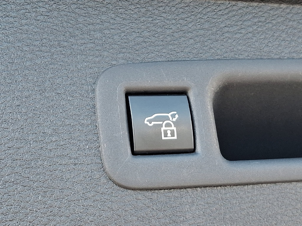 Certified 2025 Toyota Sienna XLE FWD image 34