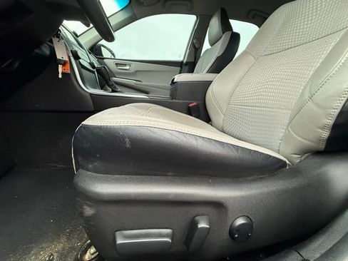 Used 2015 Toyota Camry SE image 10