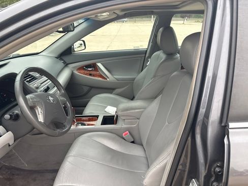 Used 2010 Toyota Camry XLE FWD image 11