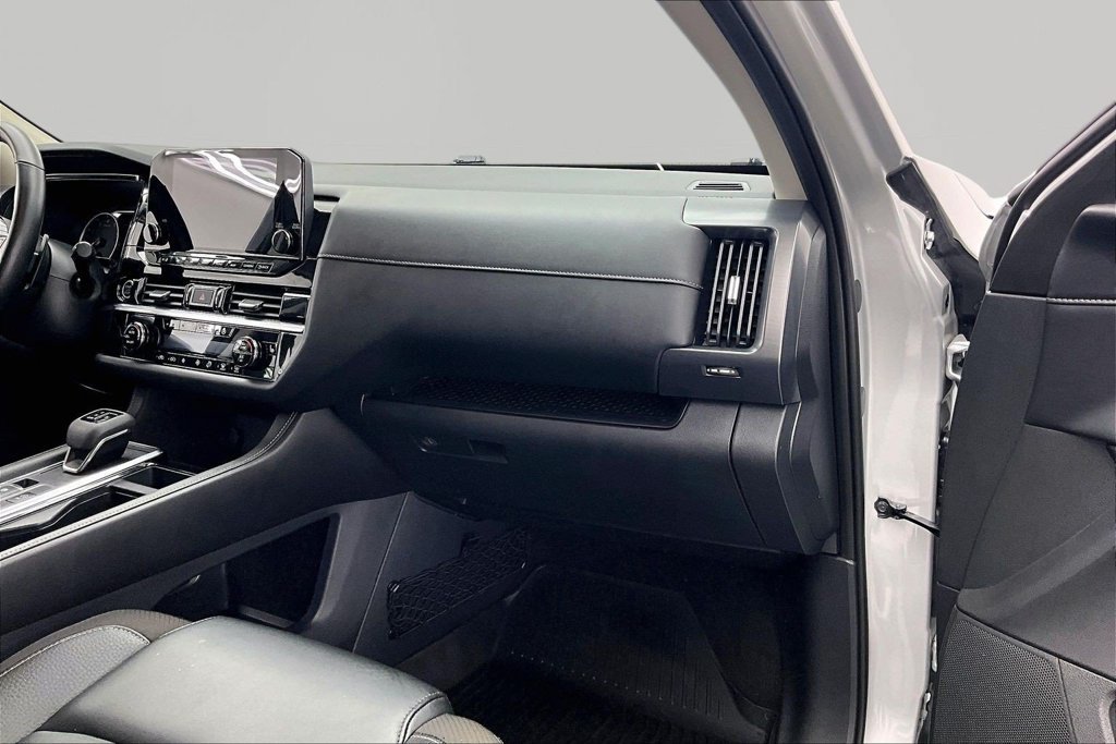 Used 2023 Nissan Pathfinder SL w/ Lighting Package (N92) AWD/4WD image 17