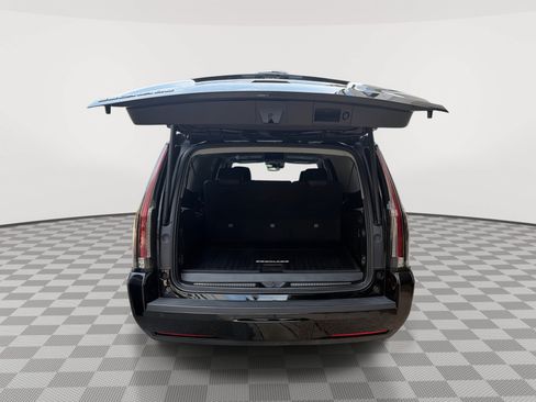 Used 2020 Cadillac Escalade ESV Luxury w/ Escalade Sport Edition AWD/4WD image 21
