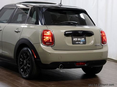 Used 2020 MINI Cooper 4-Door Hardtop w/ Storage Package FWD image 8
