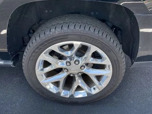 Used 2017 Cadillac Escalade ESV Platinum AWD/4WD image 19