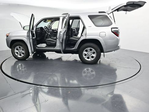 Used 2024 Toyota 4Runner SR5 AWD/4WD image 39