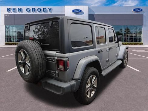 Used 2020 Jeep Wrangler Unlimited Sahara AWD/4WD image 3