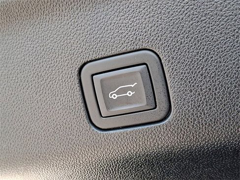 Used 2024 Chevrolet Suburban Premier image 26