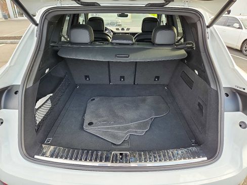 Used 2022 Porsche Cayenne Platinum Edition image 27
