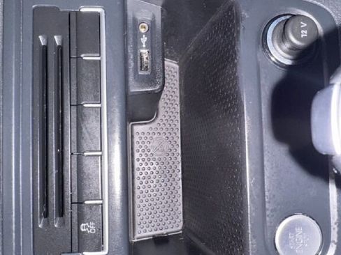 Used 2017 Volkswagen Tiguan S image 29