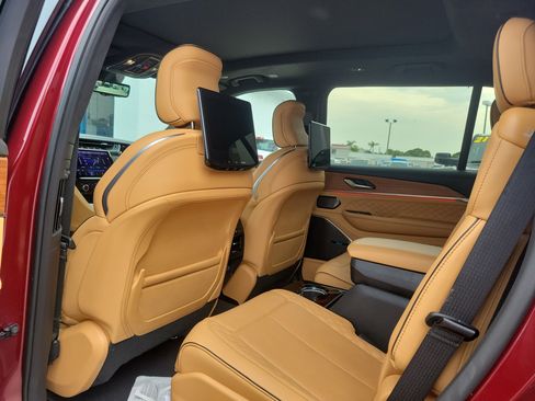 Used 2025 Jeep Grand Cherokee L Summit AWD/4WD image 9
