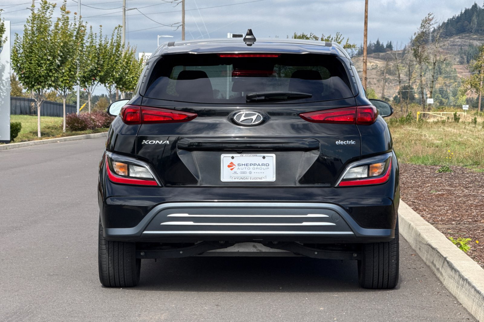 Used 2023 Hyundai Kona SE w/ Cargo Package FWD image 4