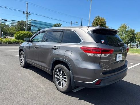Used 2017 Toyota Highlander XLE AWD/4WD image 5