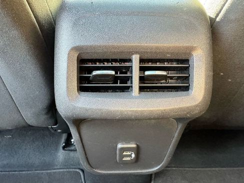 Used 2023 Chevrolet Equinox LT image 35