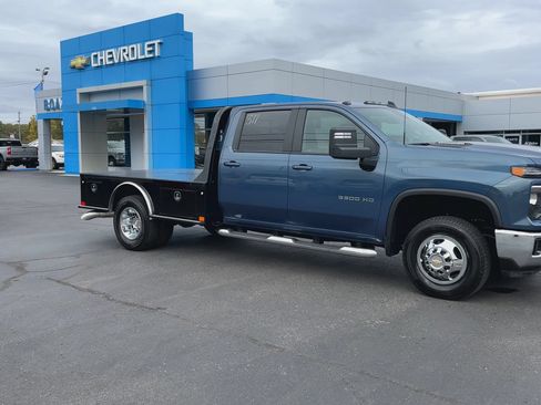 Used 2025 Chevrolet Silverado 3500 LT w/ Convenience Package AWD/4WD image 2