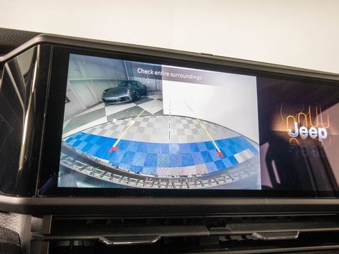 Used 2024 Jeep Wrangler Willys image 23